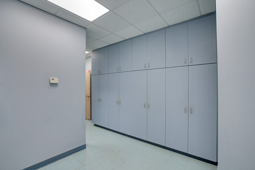 More Photos Of 4210 E Main Ave, Alton Office For Sale