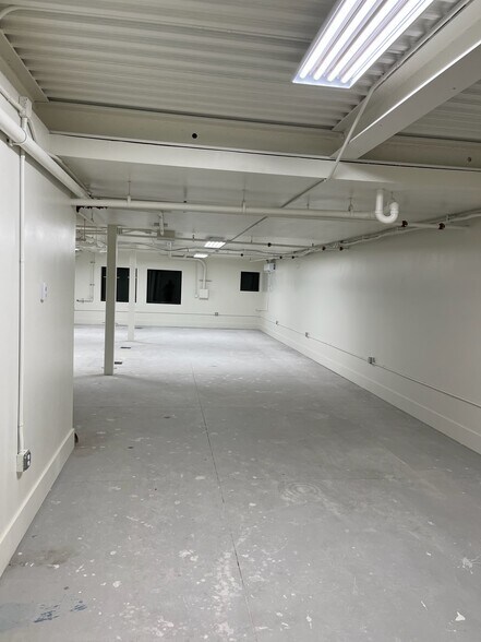 More Photos Of 4554 Forestdale Dr, Park City Light Distribution For Lease