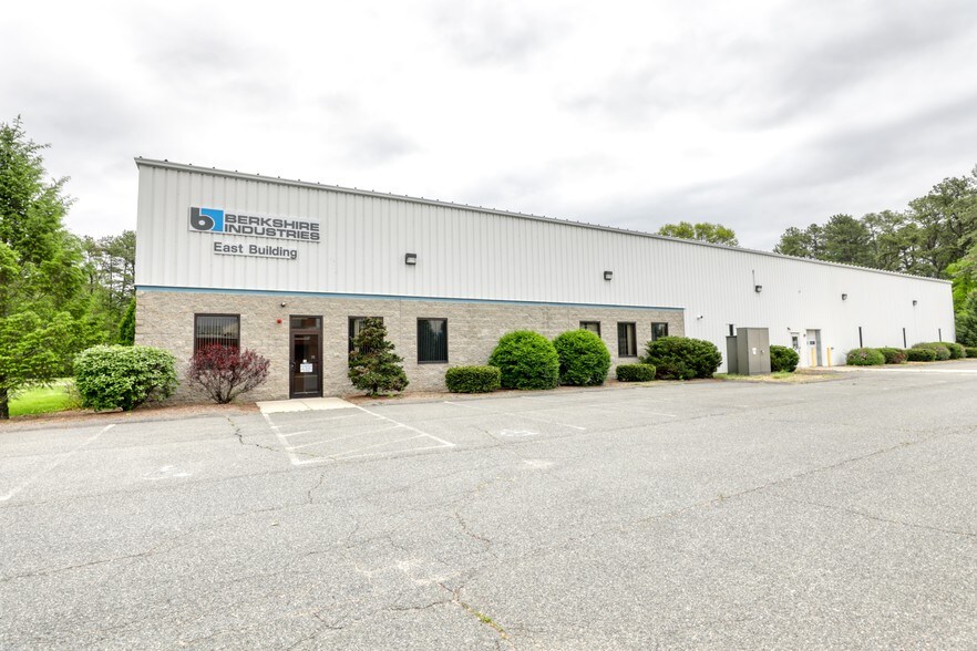 More Photos Of 109 Apremont Way, Westfield Manufacturing For Lease