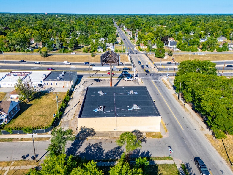 More Photos Of 7870 Southfield Rd, Detroit Freestanding For Sale