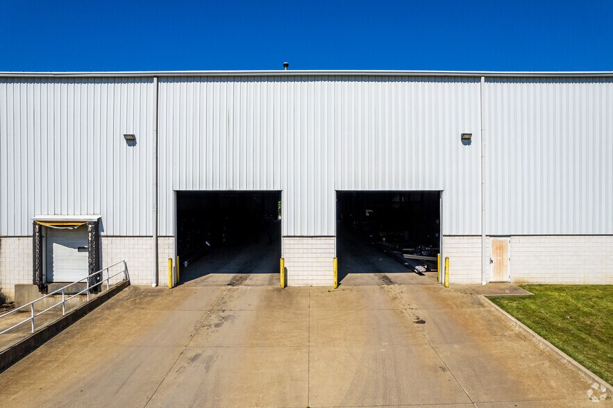 More Photos Of 2300 E Aurora Rd, Twinsburg Warehouse For Lease