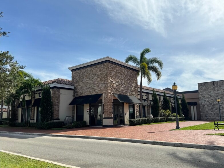 Primary Photo Of 15281 NW 67th Ave, Hialeah Restaurant For Lease