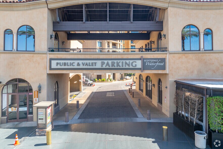 More Photos Of 7135 E Camelback Rd, Scottsdale Coworking Space