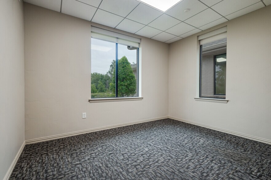 More Photos Of 6200 Stone Hill Farms Pky, Flower Mound Loft Creative Space For Sale