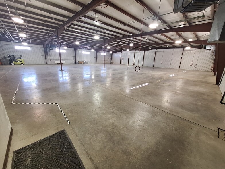 More Photos Of 909 34th St N, Fargo Warehouse For Lease