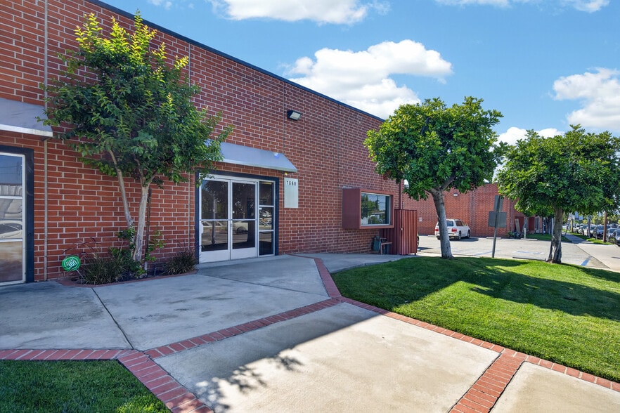 More Photos Of 7666 Clybourn Ave, Sun Valley Light Manufacturing For Lease