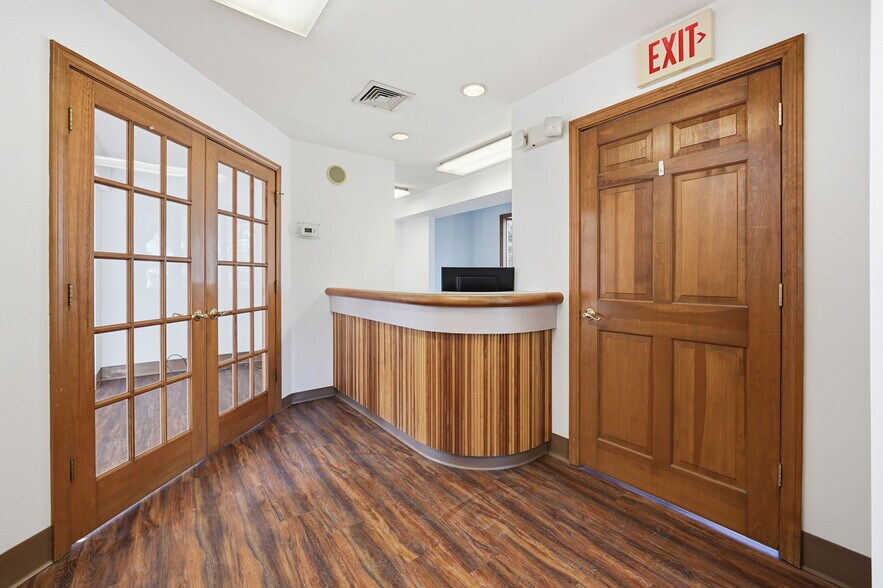 More Photos Of 1050 Sullivan Ave, South Windsor Medical For Sale