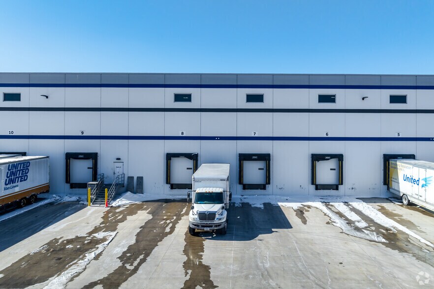 More Photos Of 1307 N Lombard Rd, Lombard Warehouse For Lease