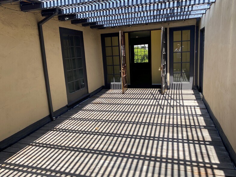 More Photos Of 1151-1157 S Beverly Dr, Beverly Hills Loft Creative Space For Lease