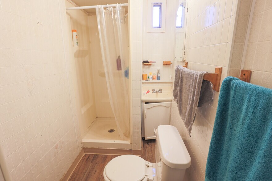 More Photos Of 3700 E Pulaski Ave, Cudahy General Retail For Sale