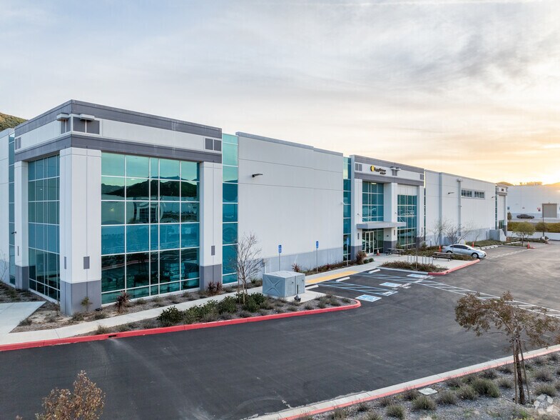 More Photos Of 29040 Avenue Valley View, Valencia Unknown For Lease