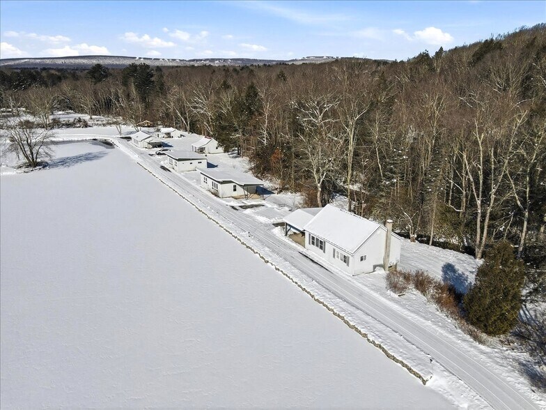 More Photos Of 306 Merwinsburg Rd, Effort Apartments For Sale