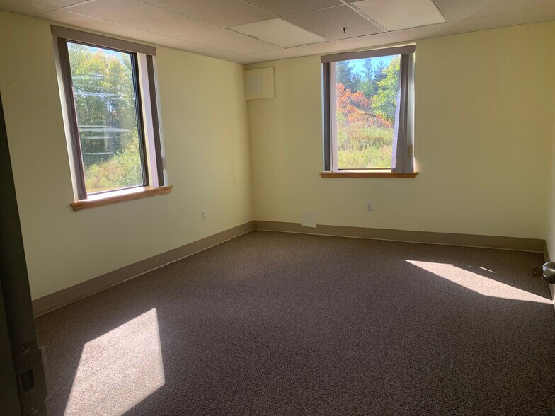 More Photos Of 32 Paint St, Port Hawkesbury Office For Lease