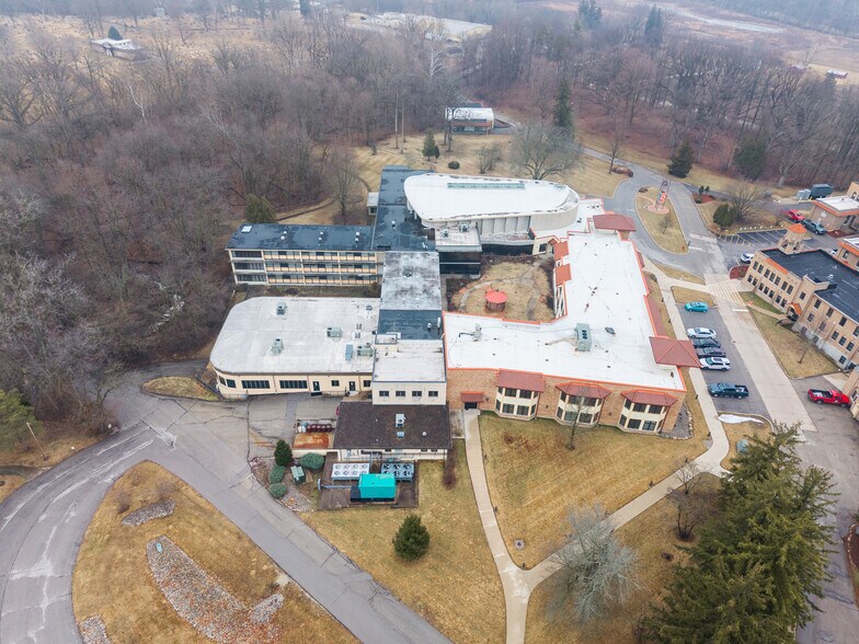 More Photos Of 25 Victory Noll Dr, Huntington Healthcare For Sale