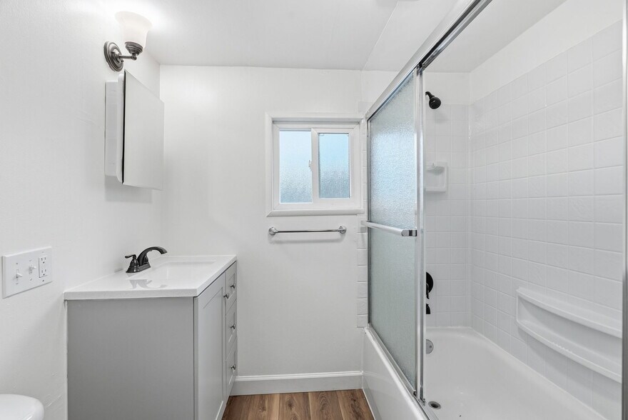 More Photos Of 180 2nd St, Cathlamet Apartments For Sale