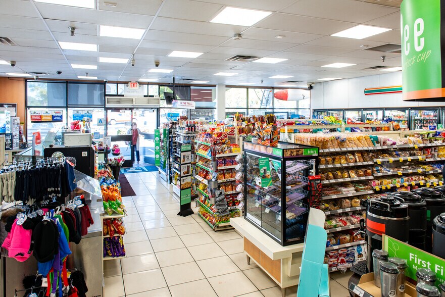 More Photos Of 41 Douglas Dr, Oceanside Unknown For Lease