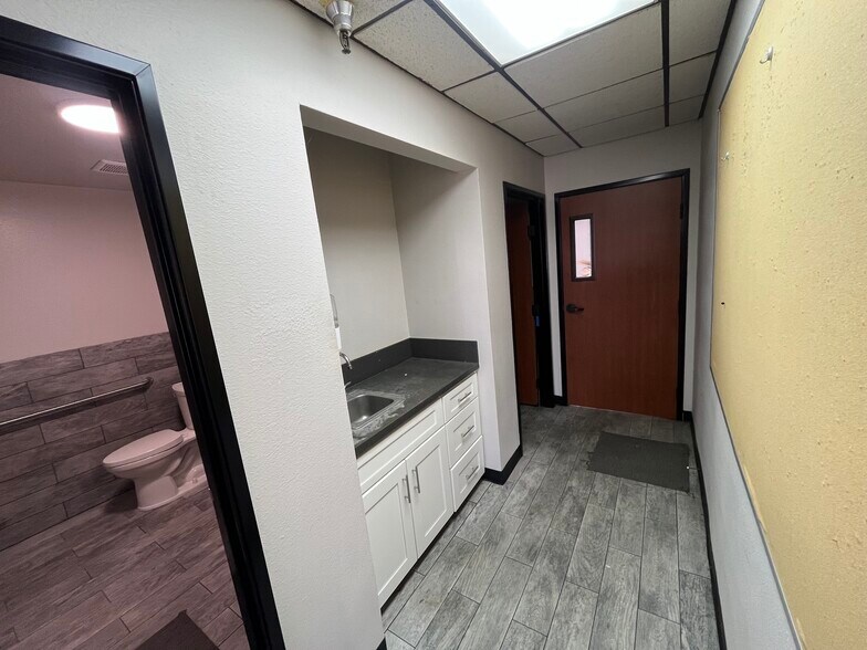 More Photos Of 832-834 W 9th St, Upland Industrial For Sale