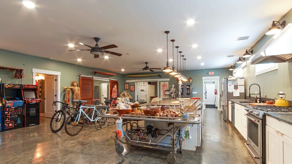 More Photos Of 17629 Cordova Pl, Panama City Beach Industrial For Sale