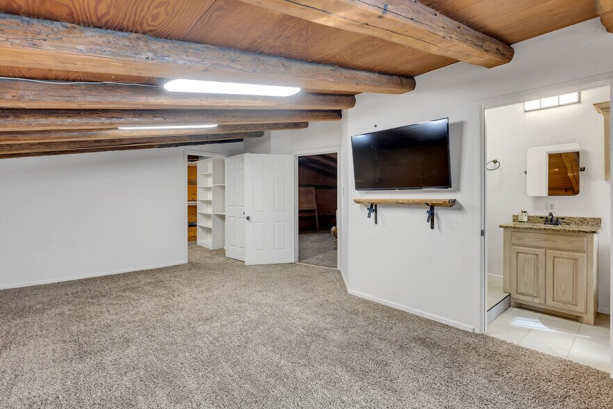 More Photos Of 1525 N Avenue D, Odessa Flex For Sale