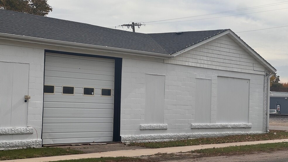 More Photos Of 105 Center St, Maple Park Industrial For Sale