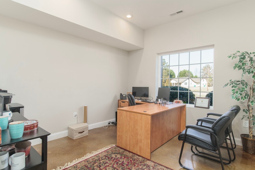 More Photos Of 3844 Clemmons Rd, Clemmons Medical For Lease
