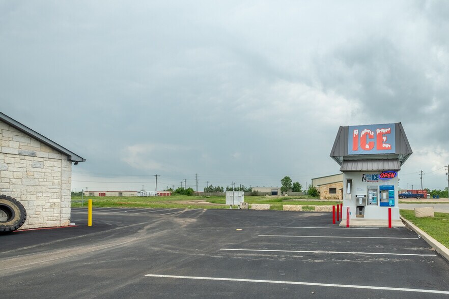 More Photos Of 305 Limestone Ter, Jarrell Unknown For Lease
