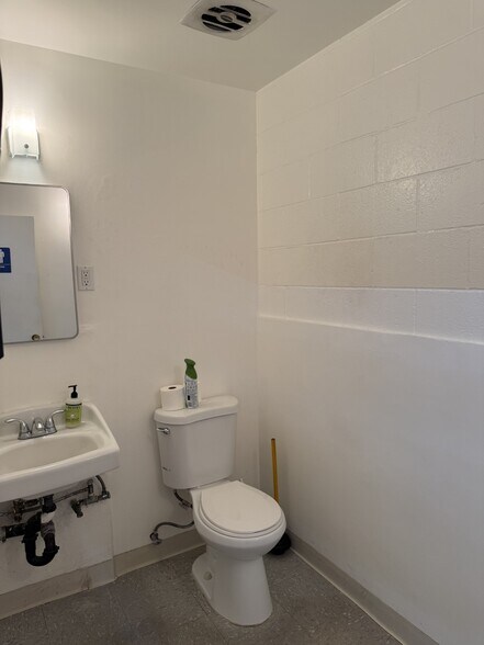 More Photos Of 13011 S Broadway, Los Angeles Service For Lease