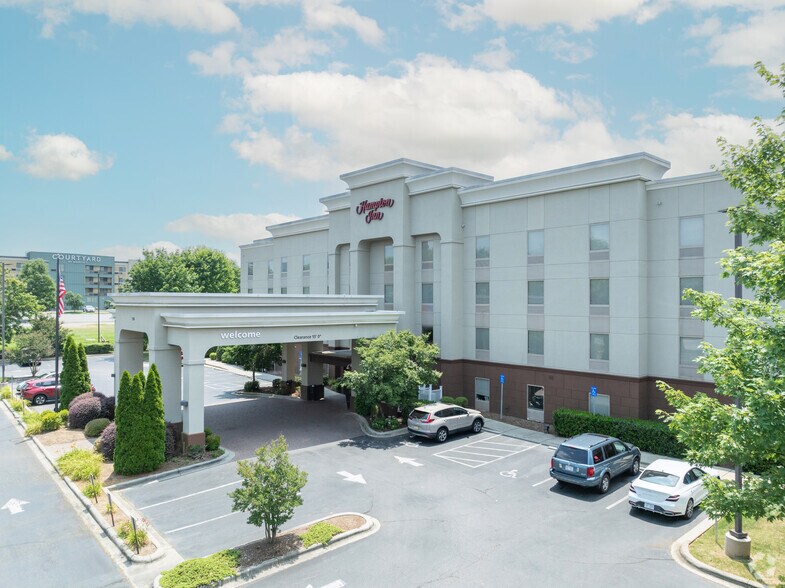 Primary Photo Of 1508 Cinema Dr, Statesville Hotel For Sale