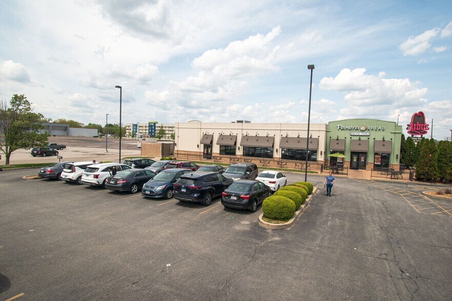 More Photos Of 3019 S Dirksen Pky, Springfield Restaurant For Sale