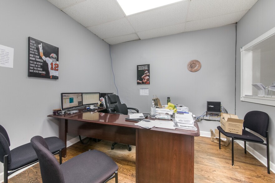 More Photos Of 5700-5716 N Western Ave, Chicago Storefront For Lease