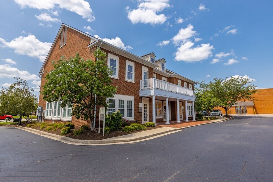 More Photos Of 1716-1720 Sharkey Way, Lexington Office For Lease