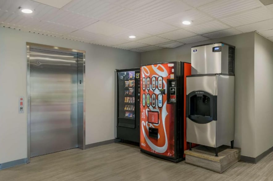 More Photos Of 680 Winfield Dunn Pky, Sevierville Hotel For Sale