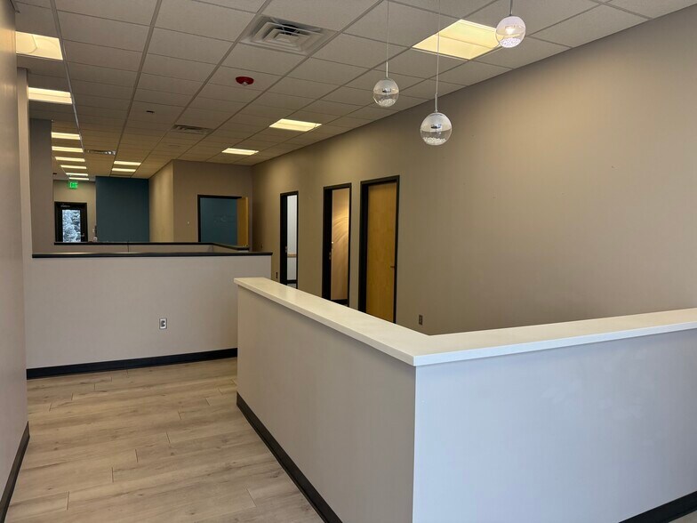 More Photos Of 211 Sioux Point Rd, Dakota Dunes Office For Lease