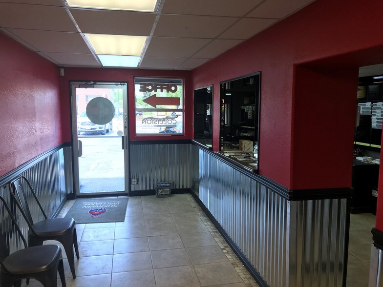More Photos Of 4050 S Broadway, Englewood Auto Repair For Lease