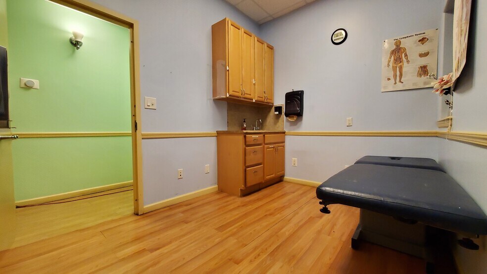 More Photos Of 16040 78th Rd, Flushing Medical For Lease