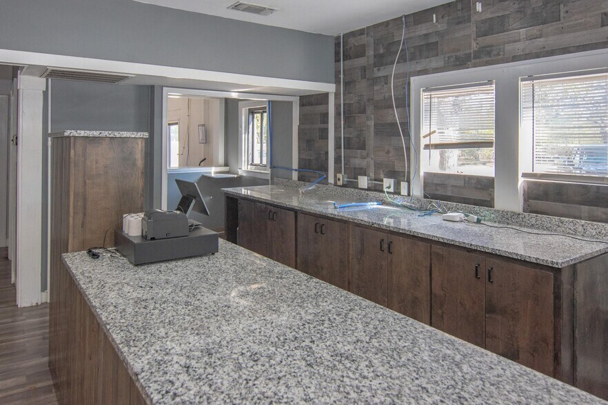 More Photos Of 2208 Austin Ave, Brownwood Flex For Sale