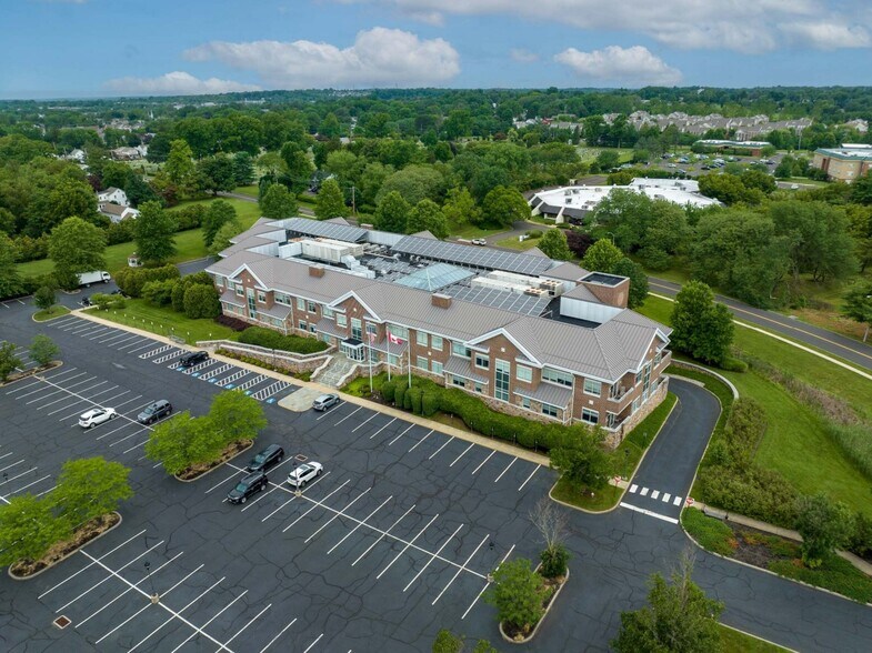 More Photos Of 662 Penn St, Newtown Office For Sale