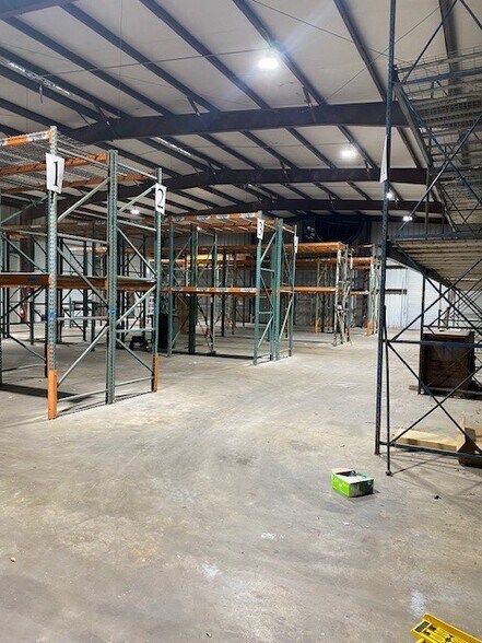 More Photos Of 13310 Fondren Rd, Houston Warehouse For Lease
