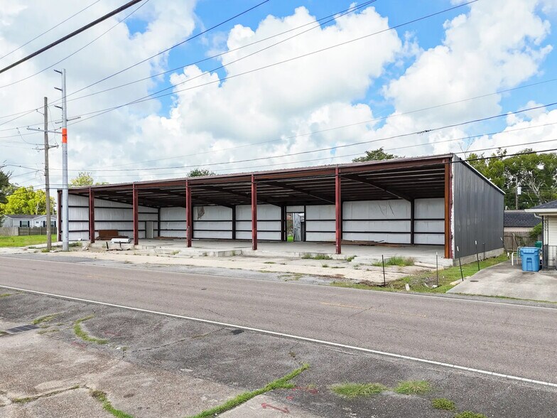More Photos Of 760 Paul Maillard Rd, Luling Warehouse For Sale