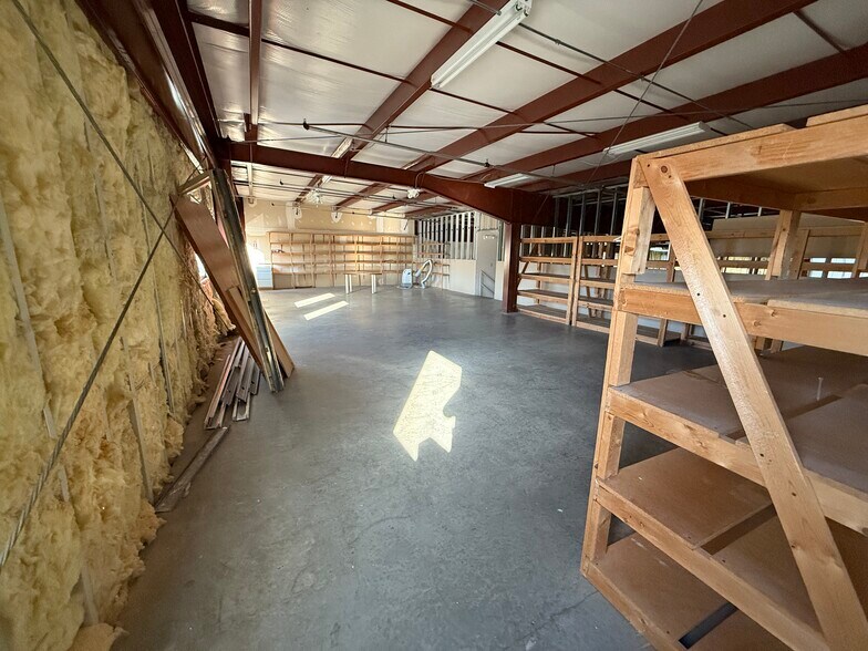 More Photos Of 12635-12651 Hemlock St, Overland Park Showroom For Sale