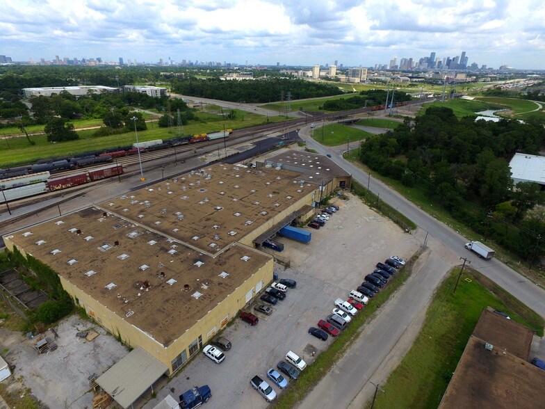 More Photos Of 2830 Produce Row, Houston Manufacturing For Lease