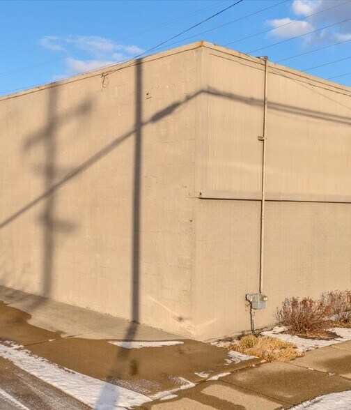 More Photos Of 12525 E 9 Mile Rd, Warren Warehouse For Sale