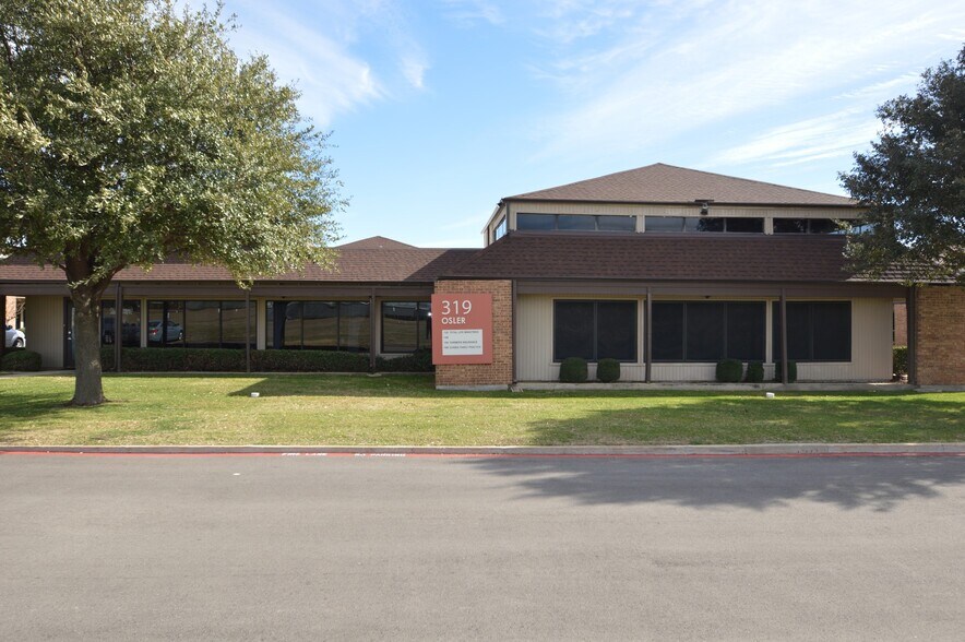 More Photos Of 205 Billings St, Arlington Unknown For Lease