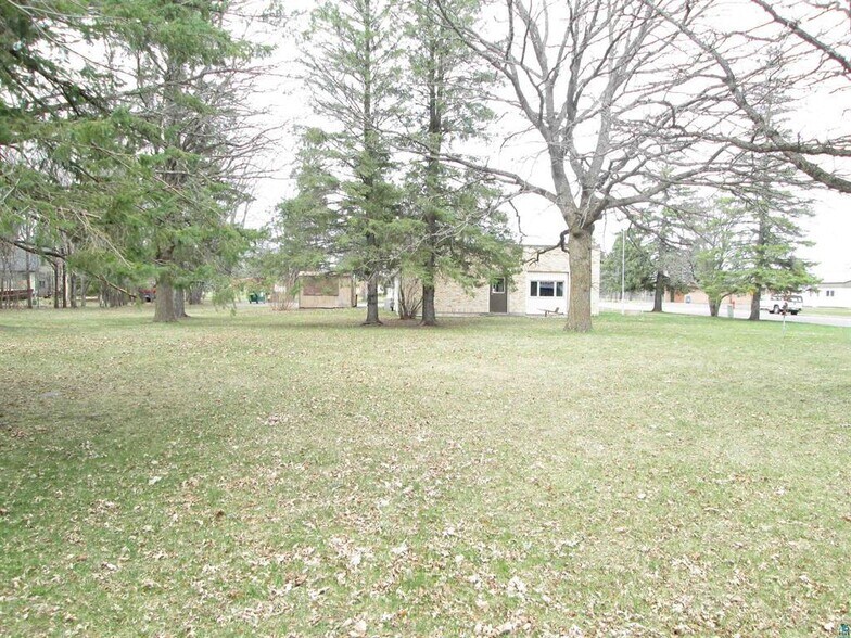 More Photos Of 111 Broadway St, Wrenshall Restaurant For Sale