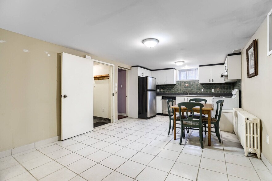 More Photos Of 4 Oriole Gdns, Toronto Apartments For Sale