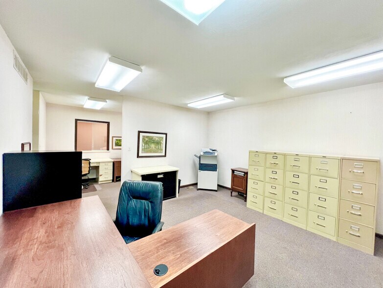 More Photos Of 3540 N Belt W, Belleville Medical For Sale