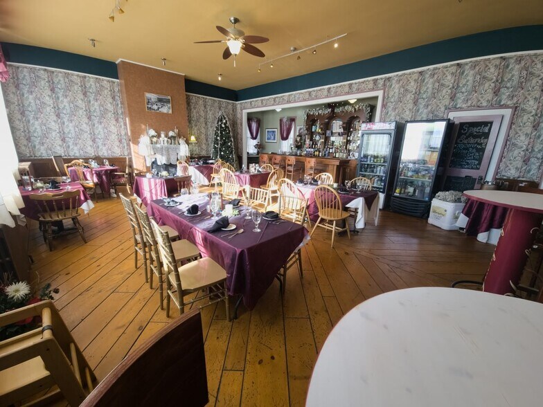 More Photos Of 15 Berkley Rd, Barnesville Restaurant For Sale