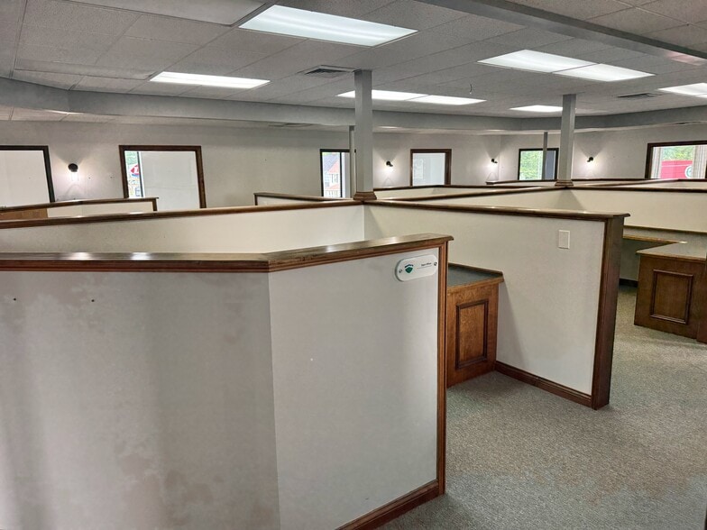 More Photos Of 641 Lincoln Way W, Massillon Showroom For Lease