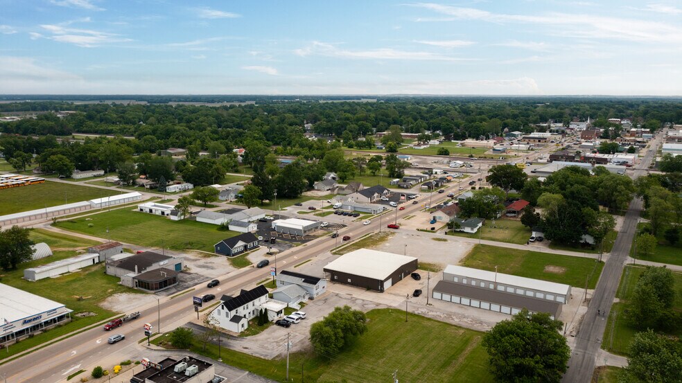 More Photos Of 904 W Union Ave, Litchfield Office For Sale