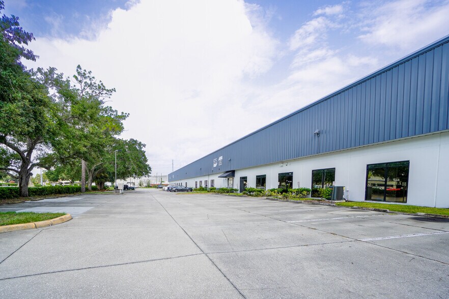 More Photos Of 975 Florida Central Pky, Longwood Unknown For Lease